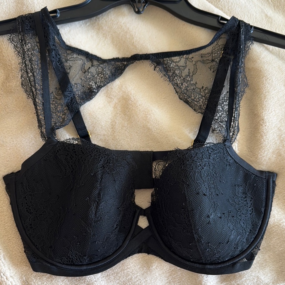 Victoria Seceet Elegant Black Lace Bra